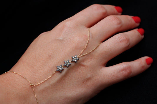 Shahmeran with Three-Stars on Diamonds