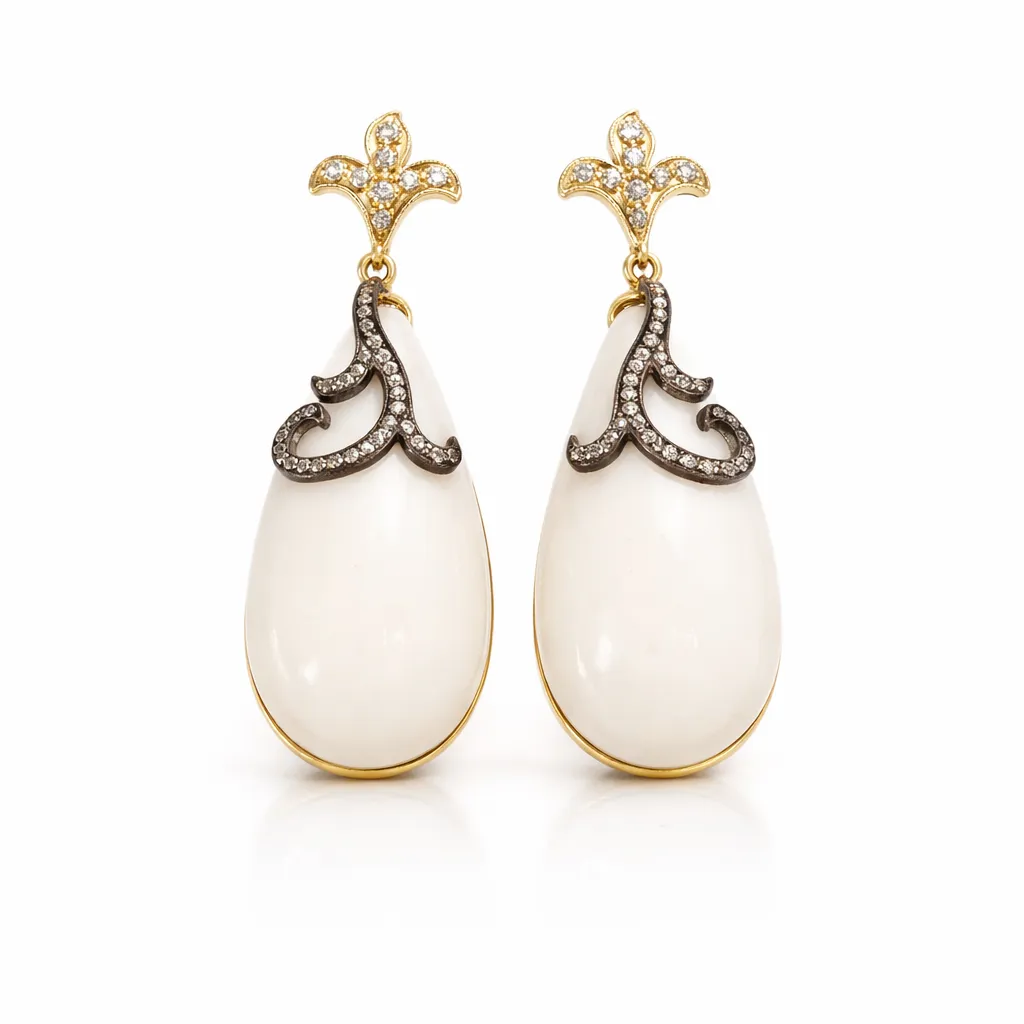 Beyaz Mercan Damla Form Pırlanta Detaylı Altın Küpe Beyaz Mercan Damla Form Pırlanta Detaylı Altın Küpe - Image 1