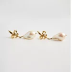 Barok inci sallantılı Fleur de Lis Küpe 2 - Image 3