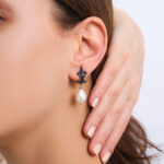 Fleur de Lis Detaylı Barok inci sallantılı küpe