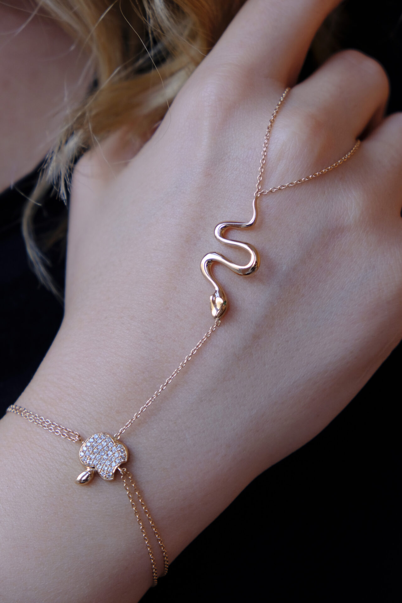 364 Yılan ve elma Şahmeran - Görsel 1