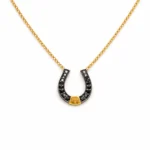 At Nalı Formlu Siyah Pırlanta Altın Kolye