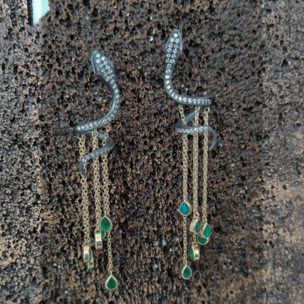 Zümrüt sallantılı Yılan Küpe