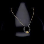 At Nalı Formlu Siyah Pırlanta Altın Kolye - Görsel 2