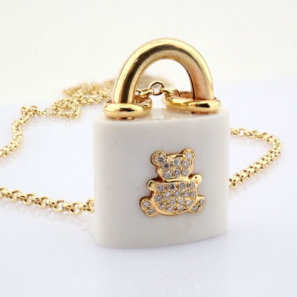 Beyaz akik kilit kolye