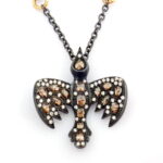 Konyak renkli elmas detaylı kuş kolye