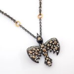 Konyak renkli elmas detaylı kuş kolye - Görsel 5