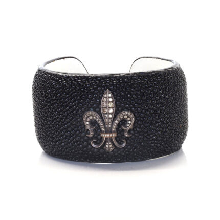 Vatos derisi üzerine Fleur de Lis Bileklik