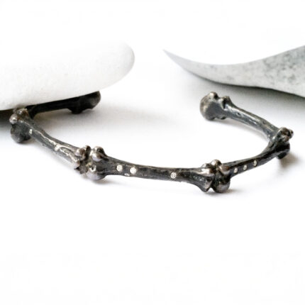 Kemik Detaylı Bileklik