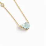 Damla kesim akuamarin taşlı pırlanta detaylı altın kolye