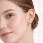 Rose gold  halka formunda  pırlanta detaylı mini küpe - Image 3