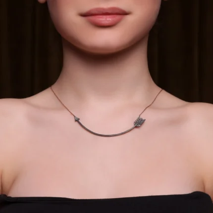 Pırlanta Detaylı Ok Tasarımlı oksitli Altın-gümüş Kolye