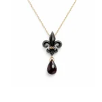 Fleur de lis motifli garnet taşlı pırlanta detaylı kolye