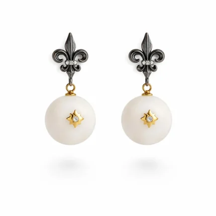 Okside Gümüş Fleur de Lis ve Beyaz Mercan Top Detaylı Küpe