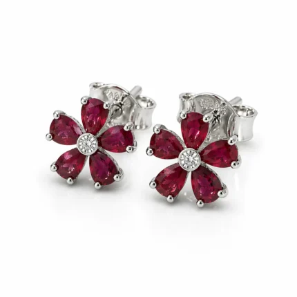 Yakut ve Pırlanta Taşlı Çiçek Formlu Beyaz Altın Küpe