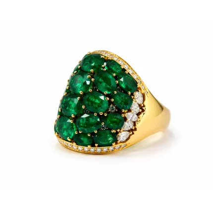 Zümrüt taşlı pırlanta detaylı bombeli altın yüzük