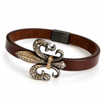 Pırlanta Detaylı Fleur de Lis Motifli Kahverengi Deri Erkek Bileklik