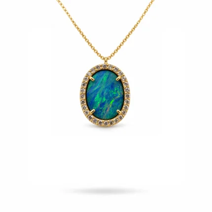 Pırlanta Çerçeveli Oval Opal Kolye